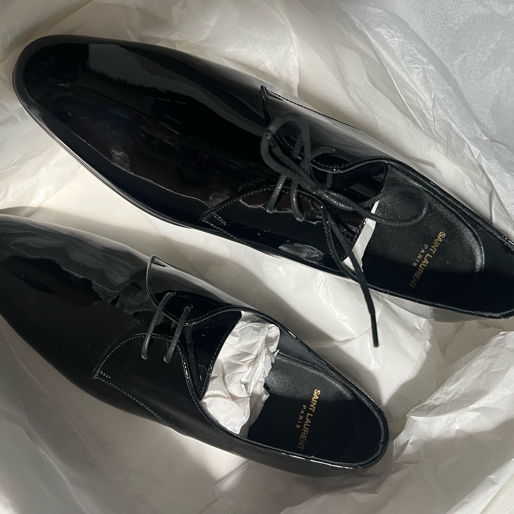 Saint Laurent Black Oxfords Sleek Design
